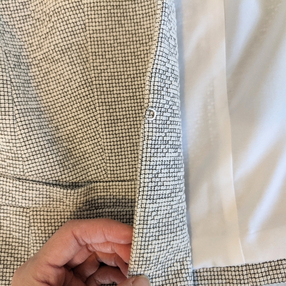 Like New Ann Taylor Factory Tweed Blazer Peplum Sleeves Size 2 - Picture 9 of 10